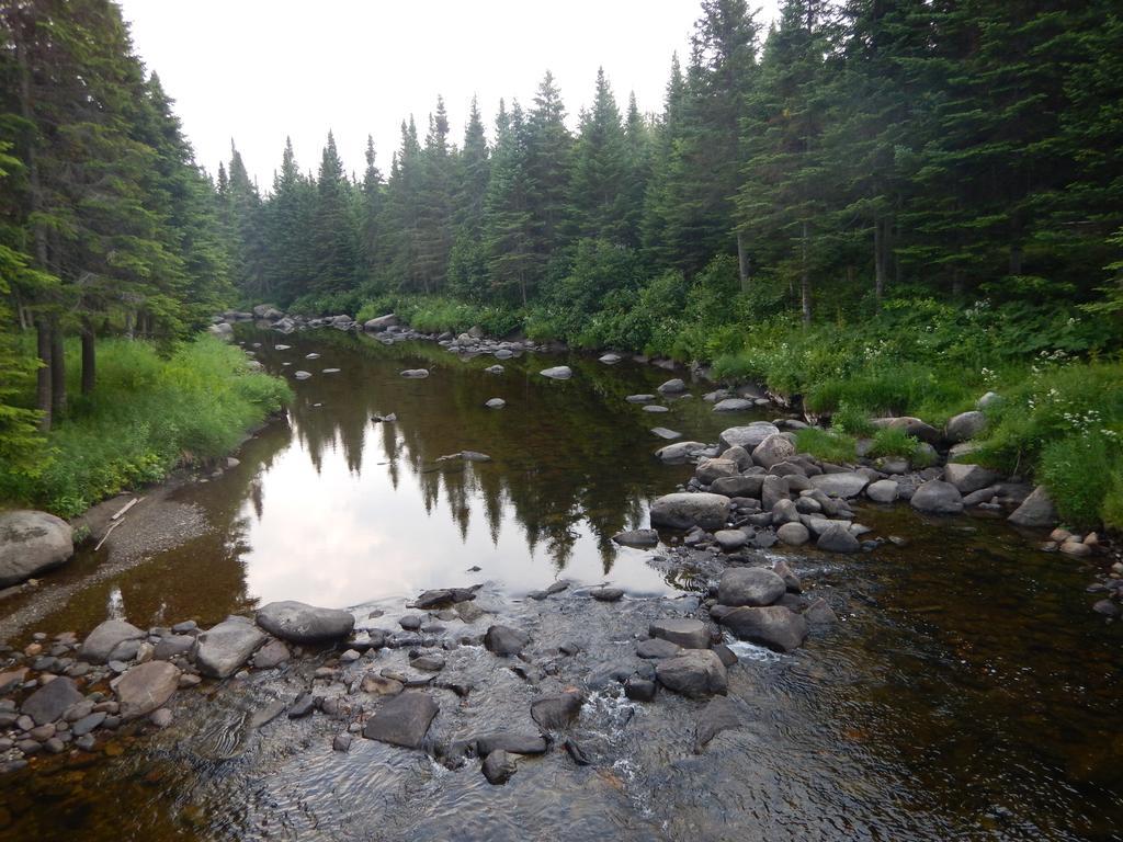 Villa Aux Tipis de la Rivière Sauvage Saint Romain Esterno foto
