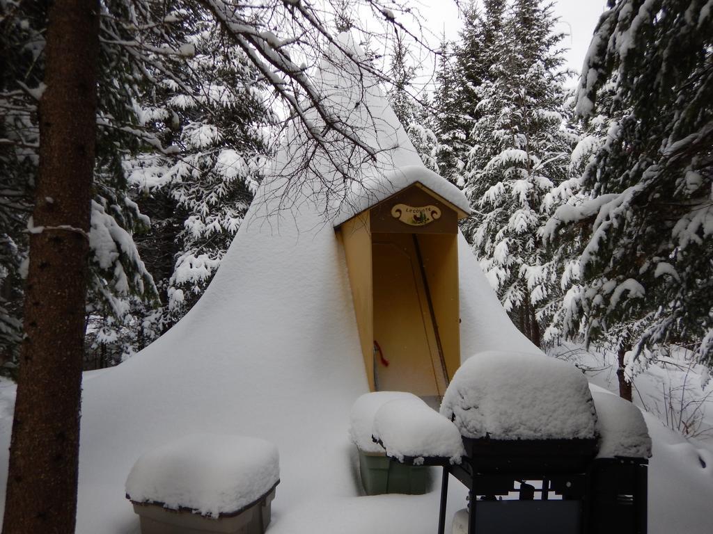 Villa Aux Tipis de la Rivière Sauvage Saint Romain Esterno foto