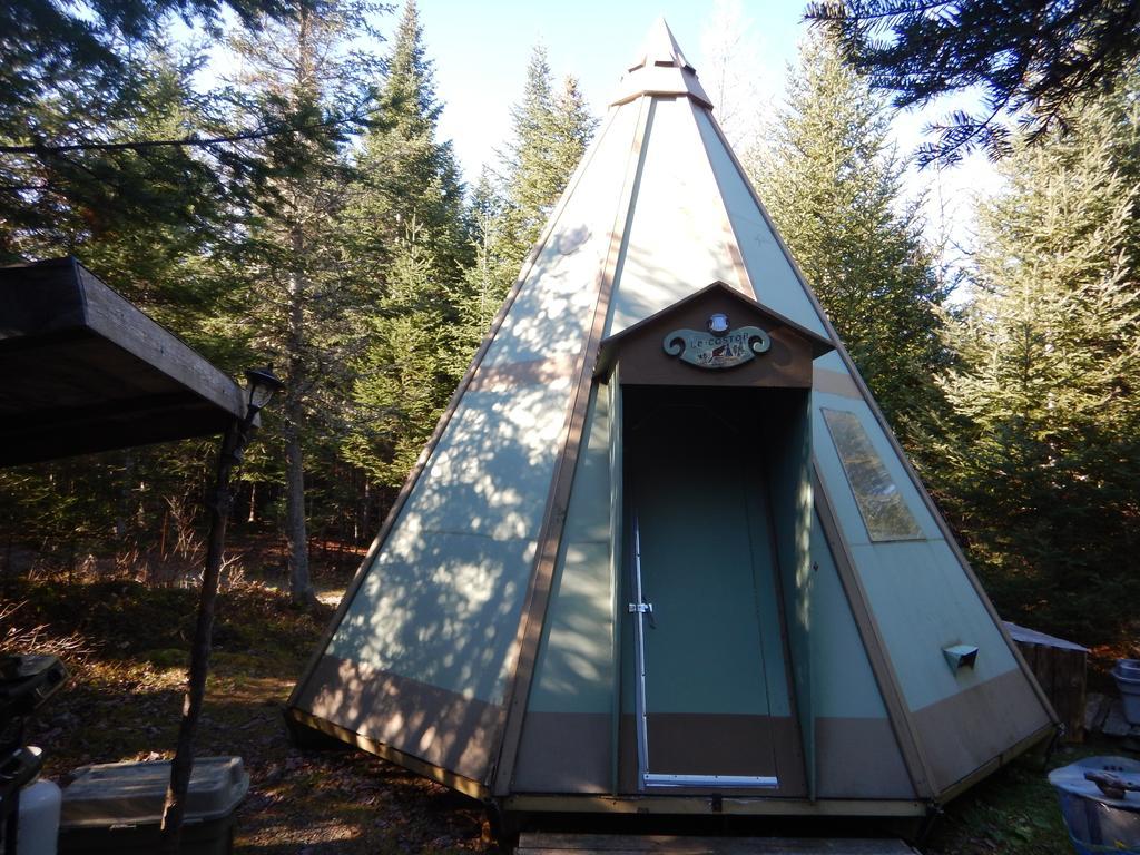 Villa Aux Tipis de la Rivière Sauvage Saint Romain Esterno foto