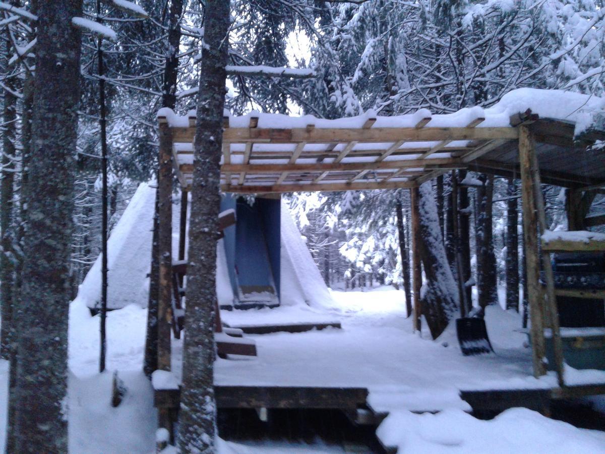 Villa Aux Tipis de la Rivière Sauvage Saint Romain Esterno foto